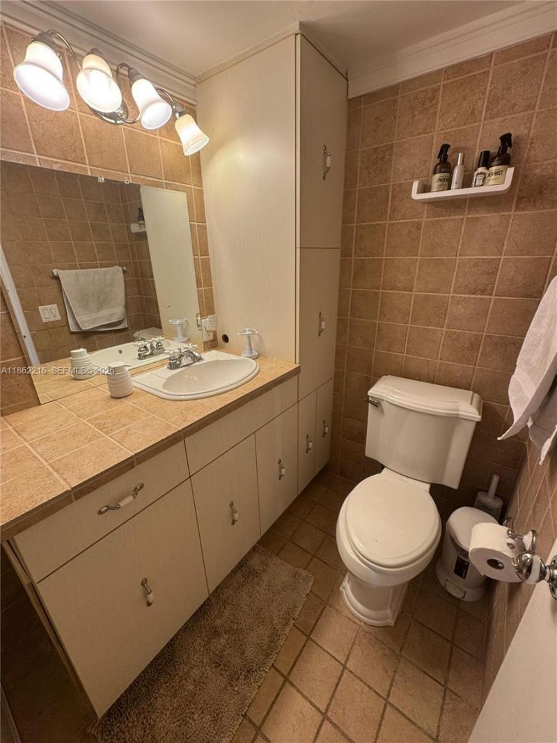 2750 NE 183rd St, Unit 2707, Aventura, FL 33160 Photo