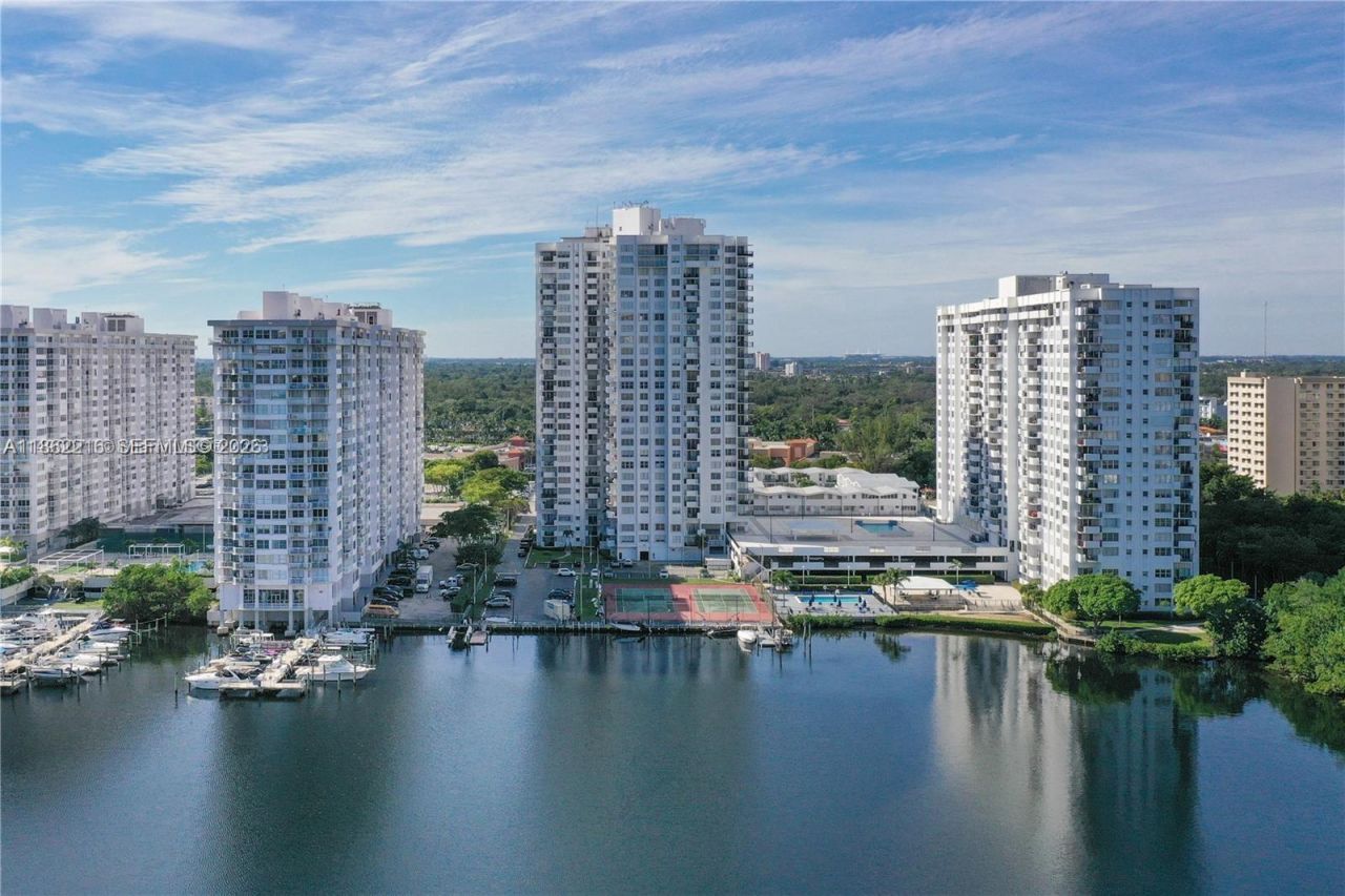 2750 NE 183rd St, Unit 2707, Aventura, FL 33160 Photo