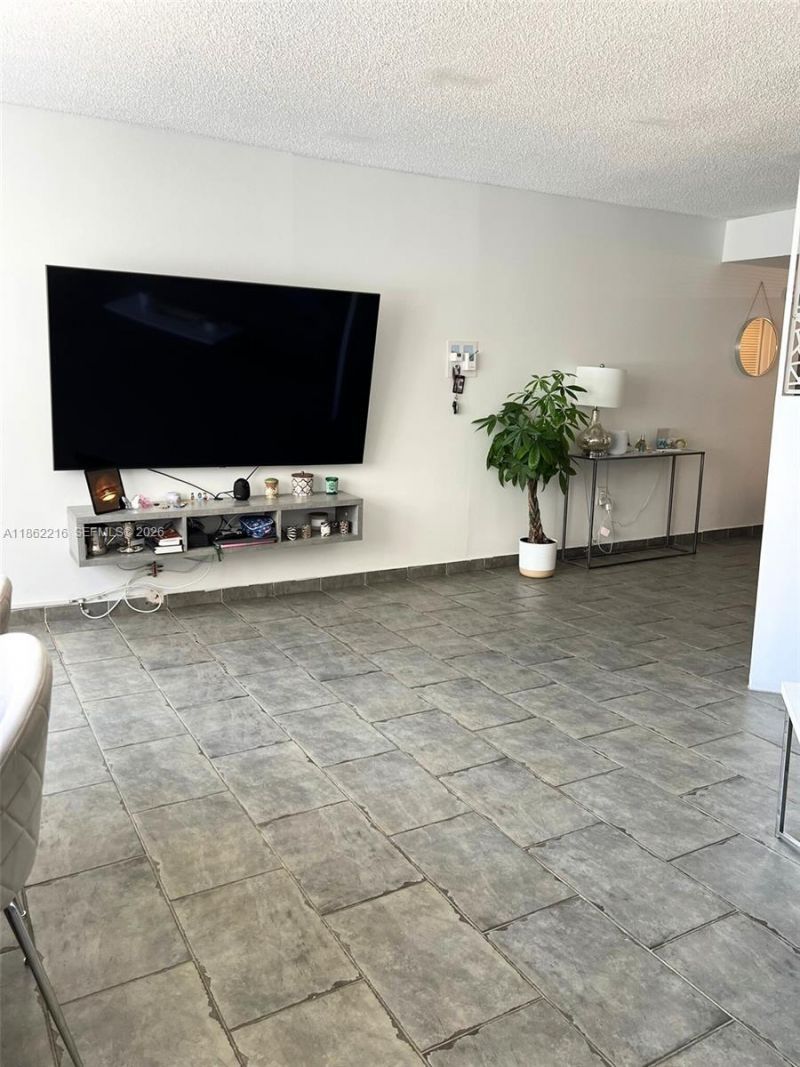 2750 NE 183rd St, Unit 2707, Aventura, FL 33160 Photo