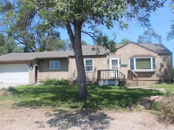 304 E Main St, Woonsocket, SD 57385