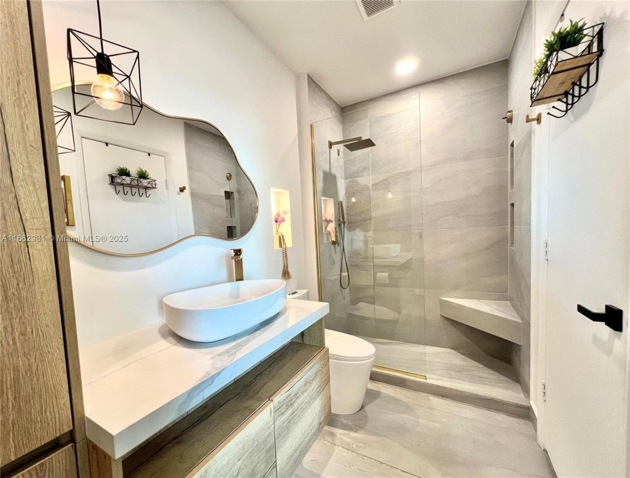 1900 N Bayshore Dr, Unit 909, Miami, FL 33132 Photo