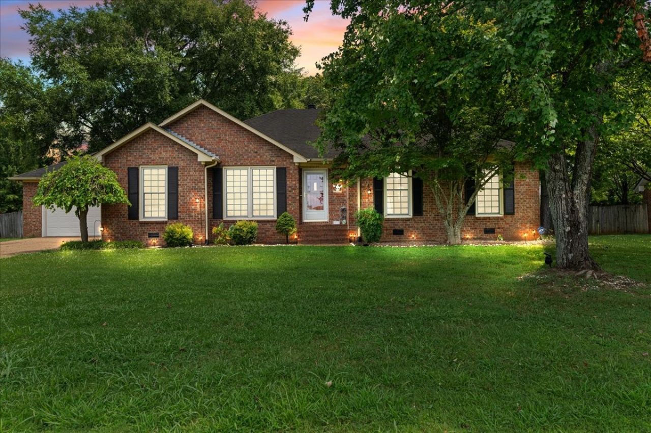 2014 Saddlebrook Dr, Murfreesboro, TN 37129 Main Photo