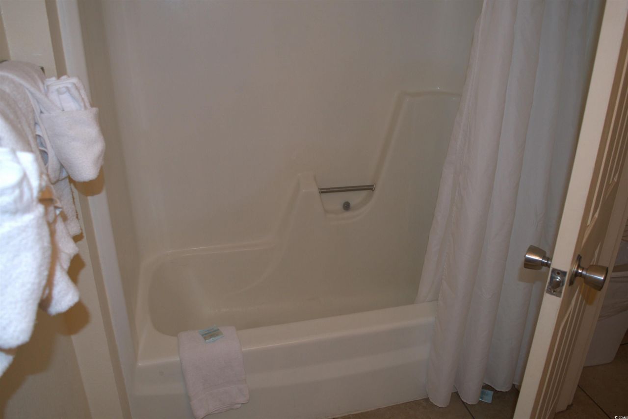 9550 Shore Dr. Photo 10