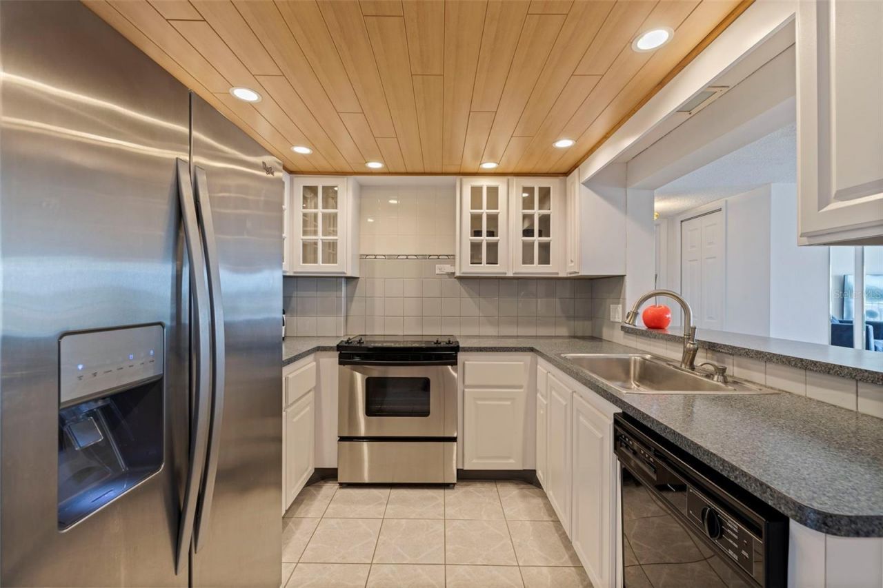 1120 N Shore Drive Ne, Unit 503, Saint Petersburg, FL 33701 Photo