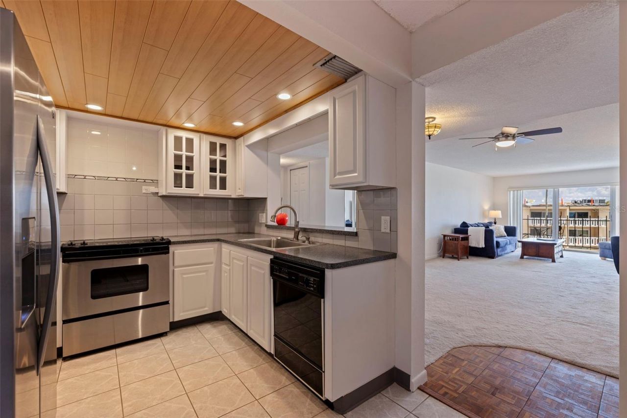 1120 N Shore Drive Ne, Unit 503, Saint Petersburg, FL 33701 Photo