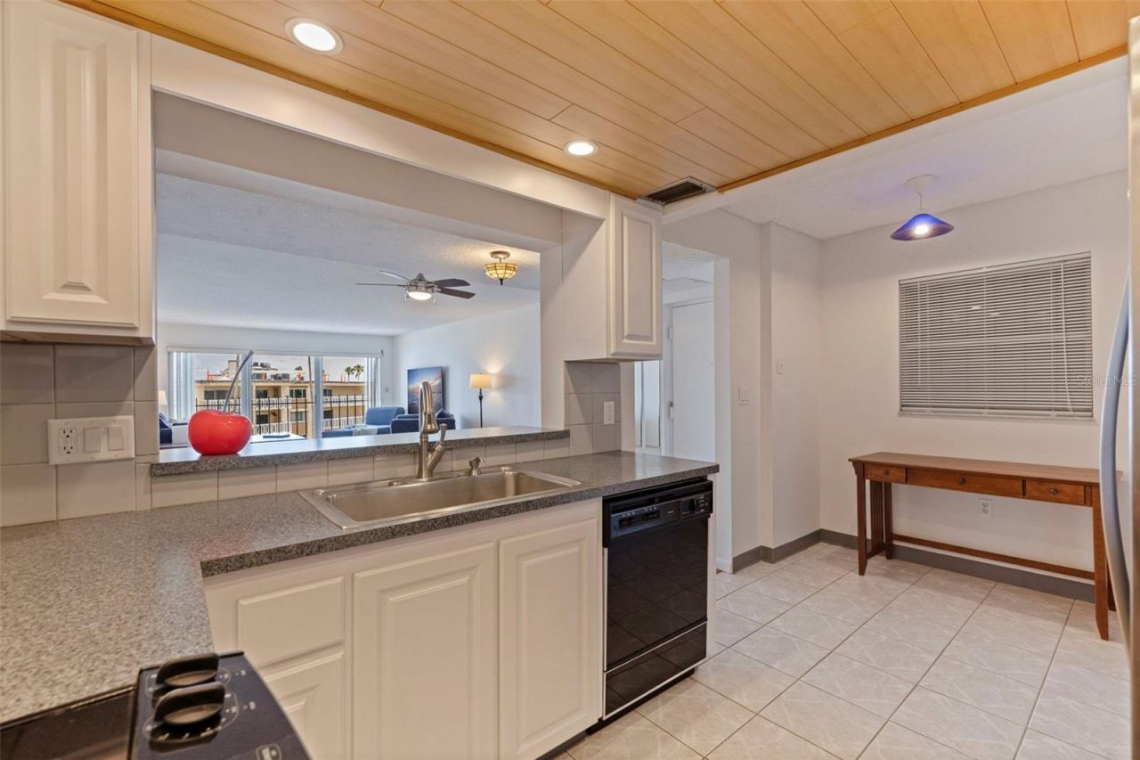 1120 N Shore Drive Ne, Unit 503, Saint Petersburg, FL 33701 Photo