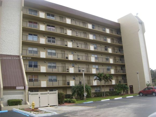 3150 W Rolling Hills Cir, Unit 601, Davie, FL 33328