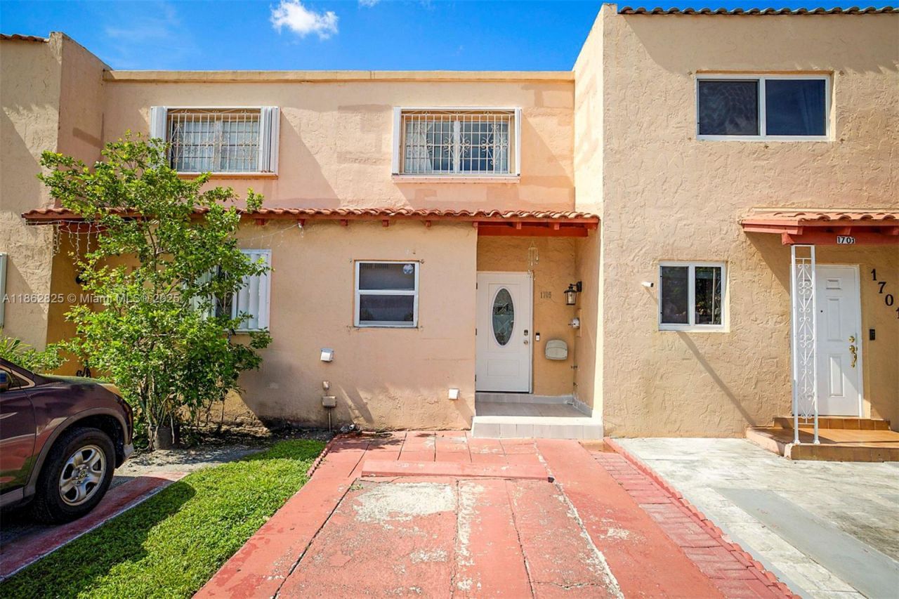 1705 W 57th St, Unit 506, Hialeah, FL 33012 Photo