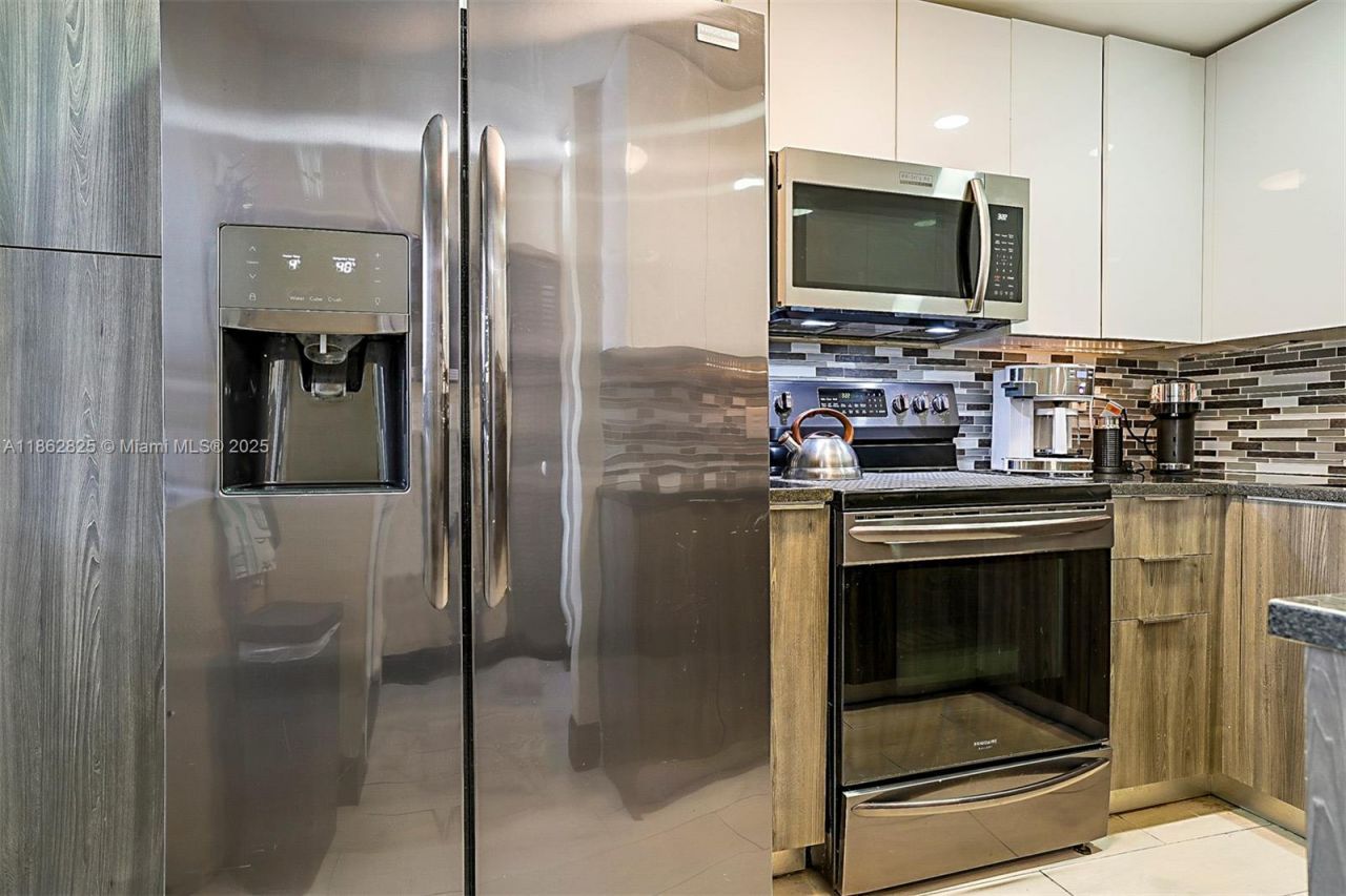 1705 W 57th St, Unit 506, Hialeah, FL 33012 Photo