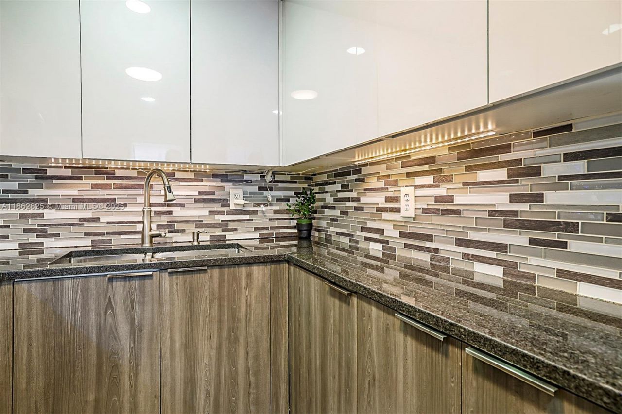 1705 W 57th St, Unit 506, Hialeah, FL 33012 Photo