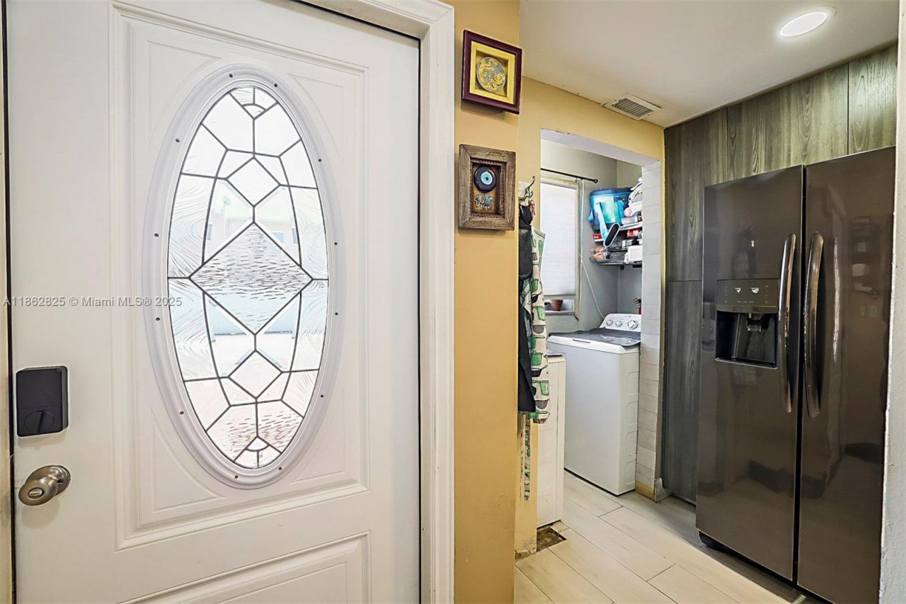 1705 W 57th St, Unit 506, Hialeah, FL 33012 Photo