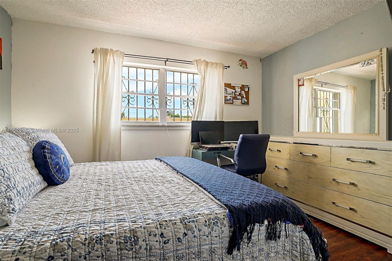 1705 W 57th St, Unit 506, Hialeah, FL 33012 Photo