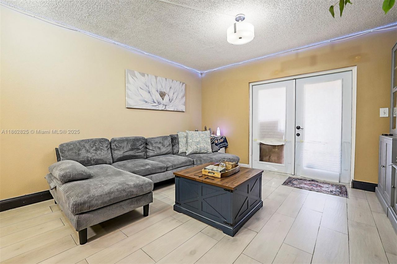 1705 W 57th St, Unit 506, Hialeah, FL 33012 Photo