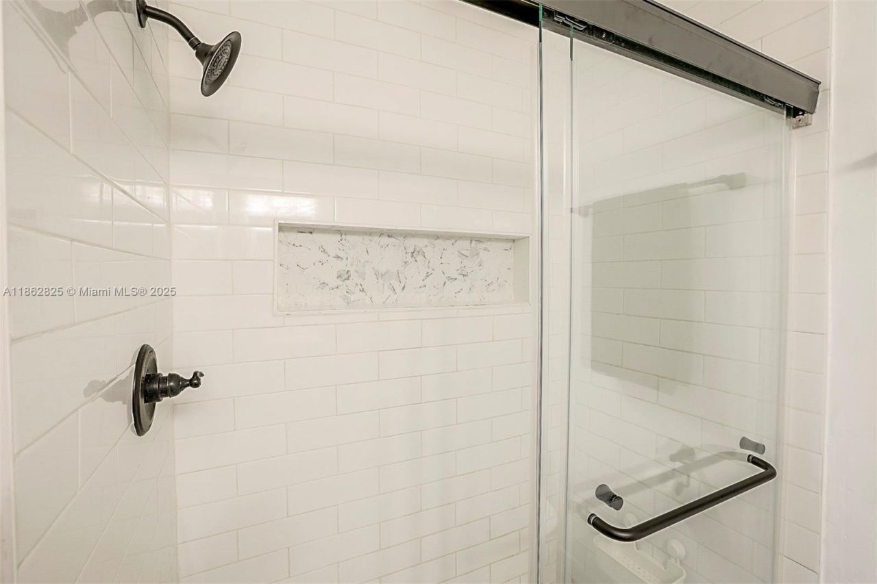 1705 W 57th St, Unit 506, Hialeah, FL 33012 Photo