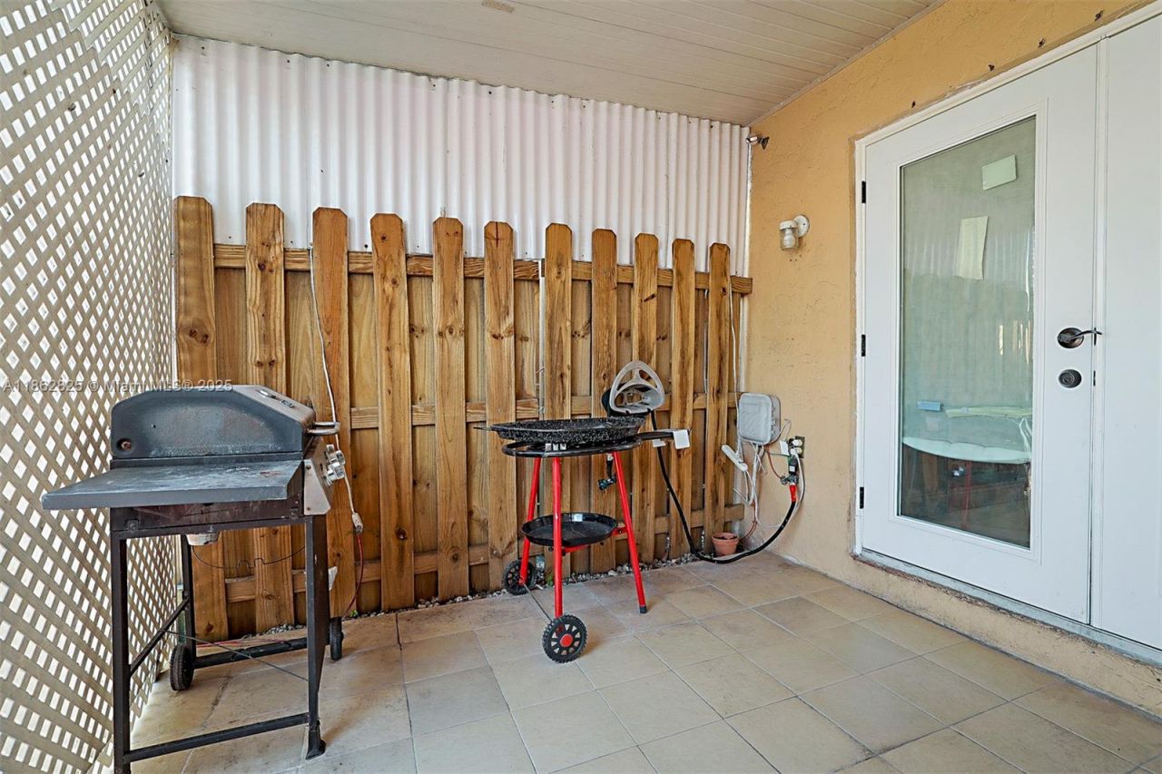 1705 W 57th St, Unit 506, Hialeah, FL 33012 Photo