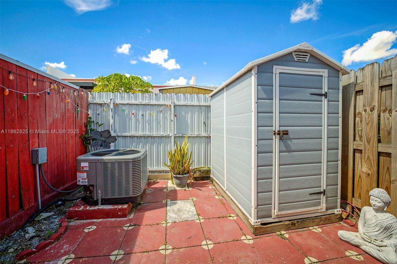 1705 W 57th St, Unit 506, Hialeah, FL 33012 Photo