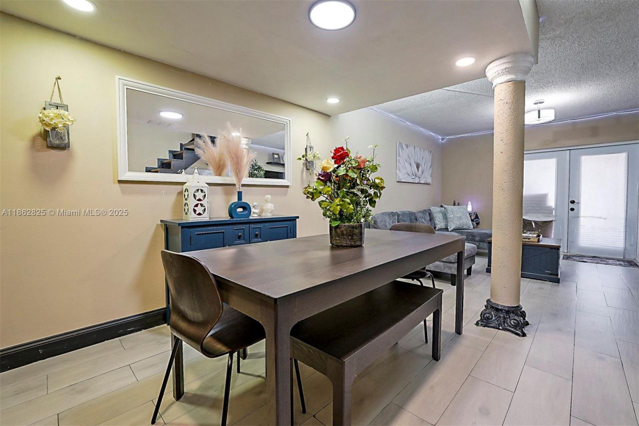 1705 W 57th St, Unit 506, Hialeah, FL 33012 Photo