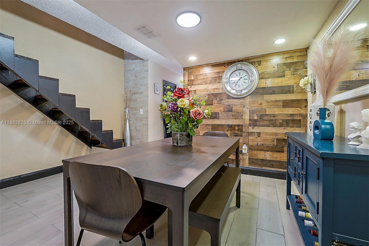 1705 W 57th St, Unit 506, Hialeah, FL 33012 Photo