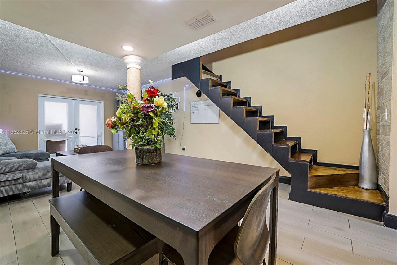 1705 W 57th St, Unit 506, Hialeah, FL 33012 Photo