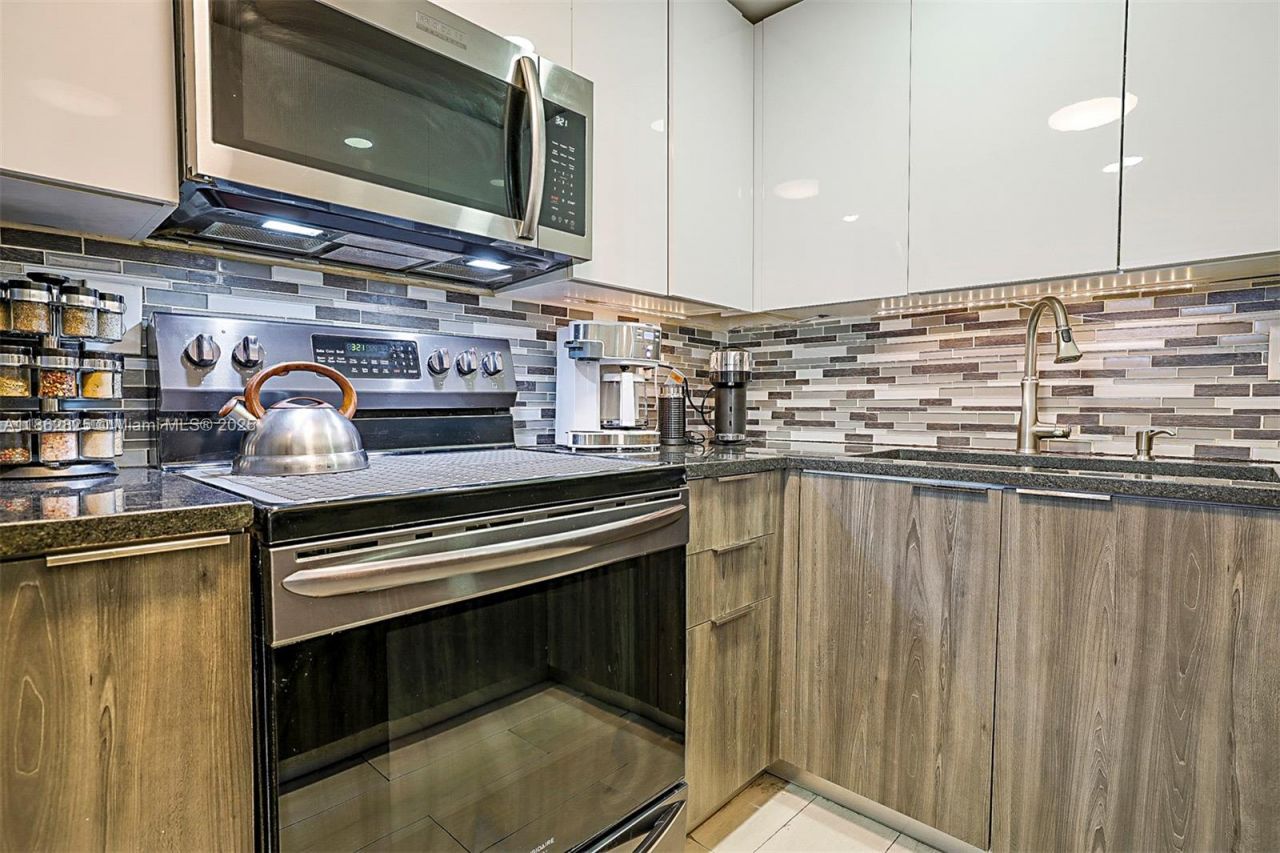 1705 W 57th St, Unit 506, Hialeah, FL 33012 Photo