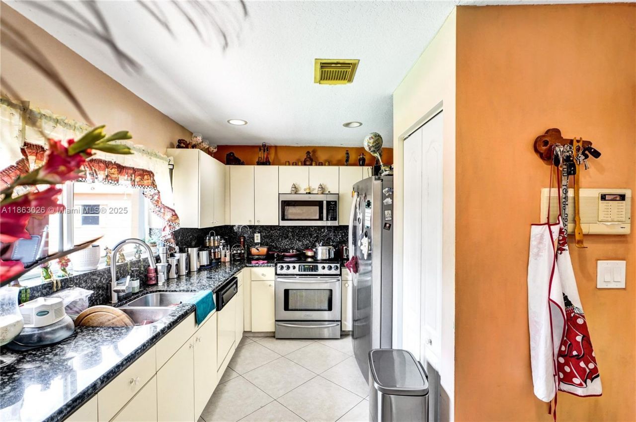 14824 SW 180th St, Miami, FL 33187 Photo