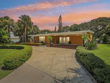 941 GULF BOULEVARD, BELLEAIR BEACH, FL 33786