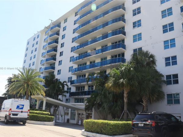 7501 E Treasure Dr, Unit 3K, North Bay Village, FL 33141