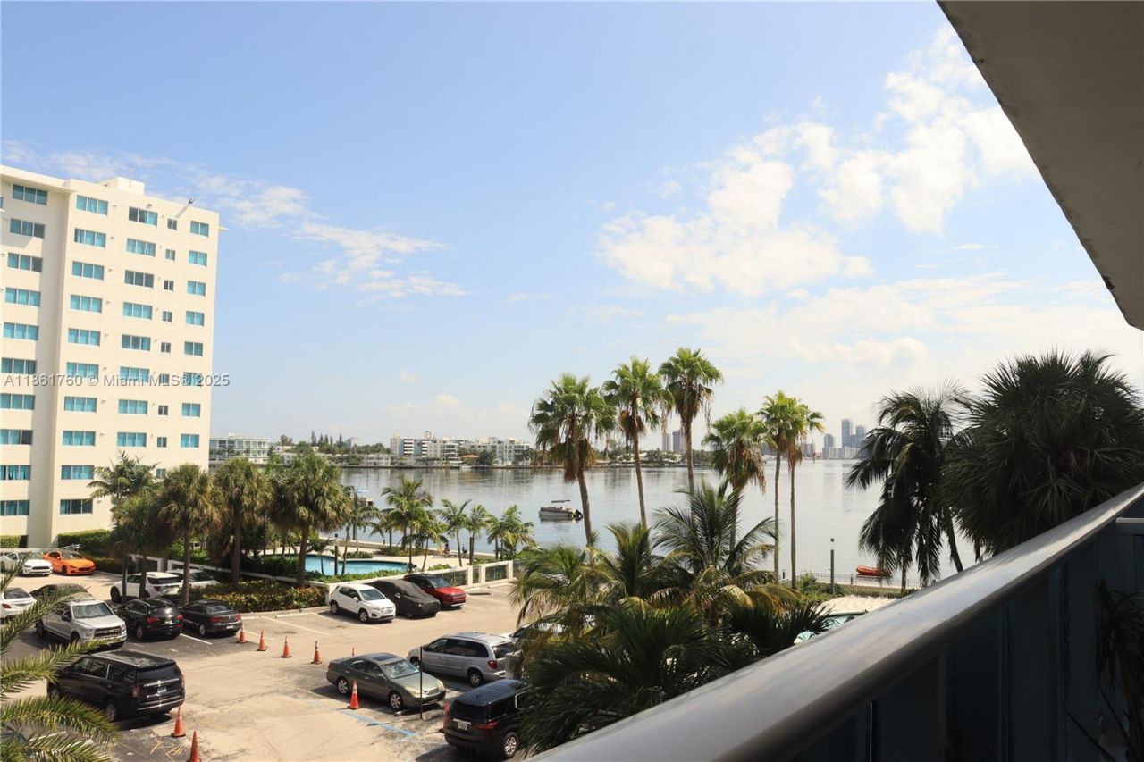 7501 E Treasure Dr, Unit 3K, North Bay Village, FL 33141 Photo