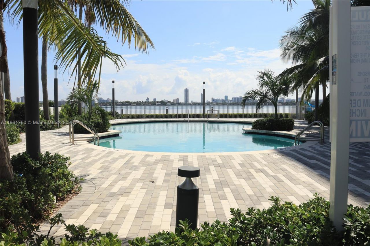 7501 E Treasure Dr, Unit 3K, North Bay Village, FL 33141 Photo