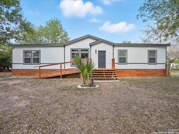 1004 Catholic Cemetery, George West, TX 78022