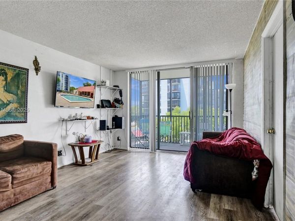 3101 N Country Club Dr, Unit 401, Aventura, FL 33180