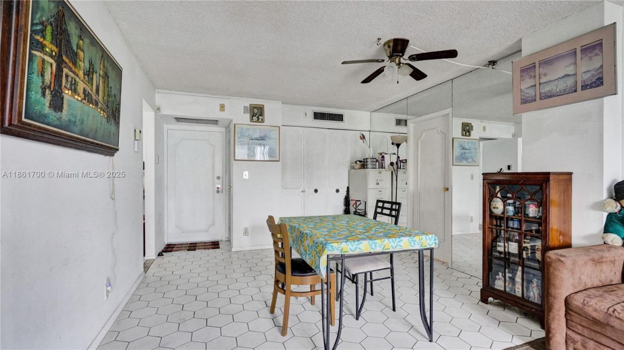 3101 N Country Club Dr, Unit 401, Aventura, FL 33180 Photo