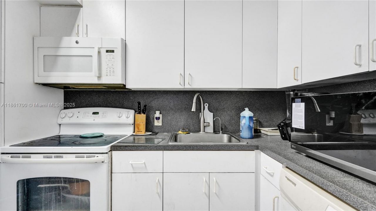 3101 N Country Club Dr, Unit 401, Aventura, FL 33180 Photo