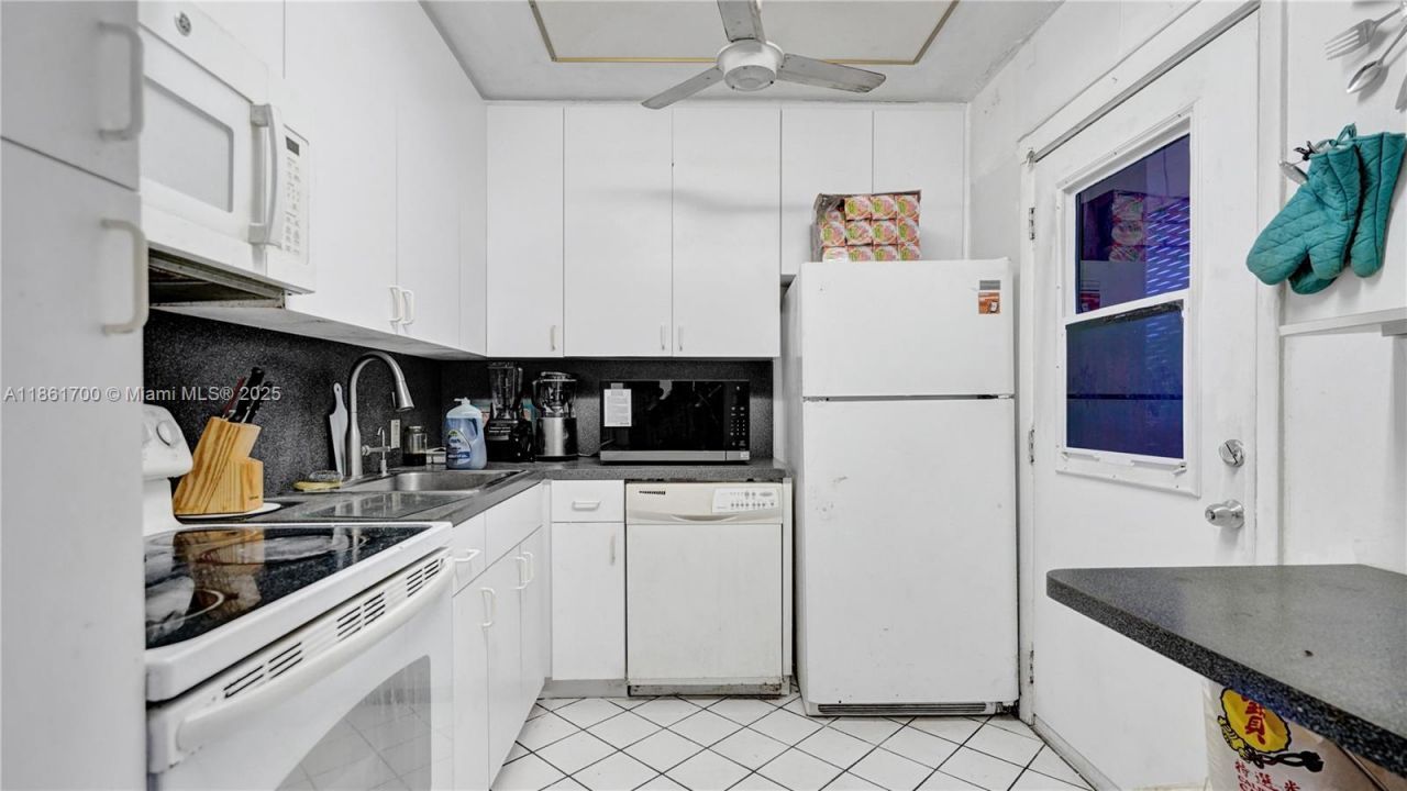 3101 N Country Club Dr, Unit 401, Aventura, FL 33180 Photo