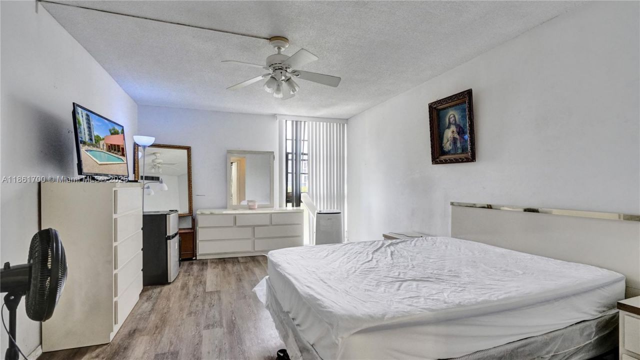 3101 N Country Club Dr, Unit 401, Aventura, FL 33180 Photo