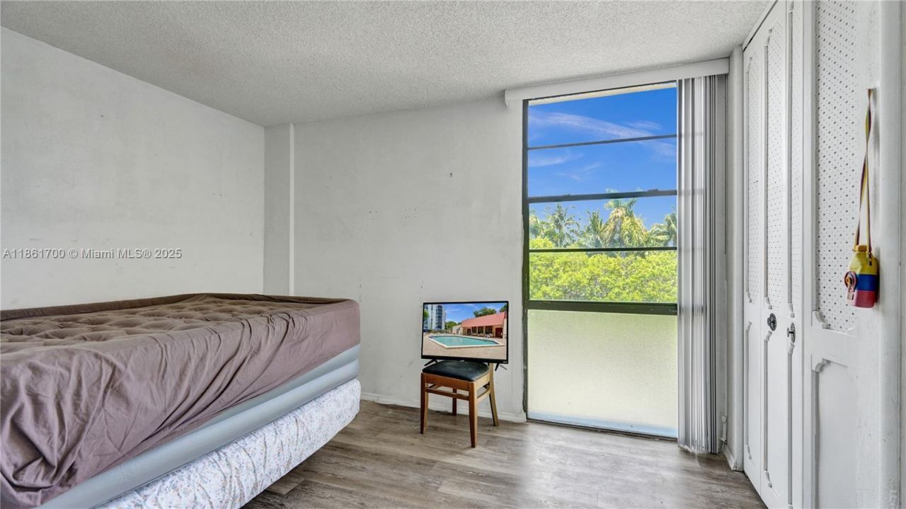 3101 N Country Club Dr, Unit 401, Aventura, FL 33180 Photo