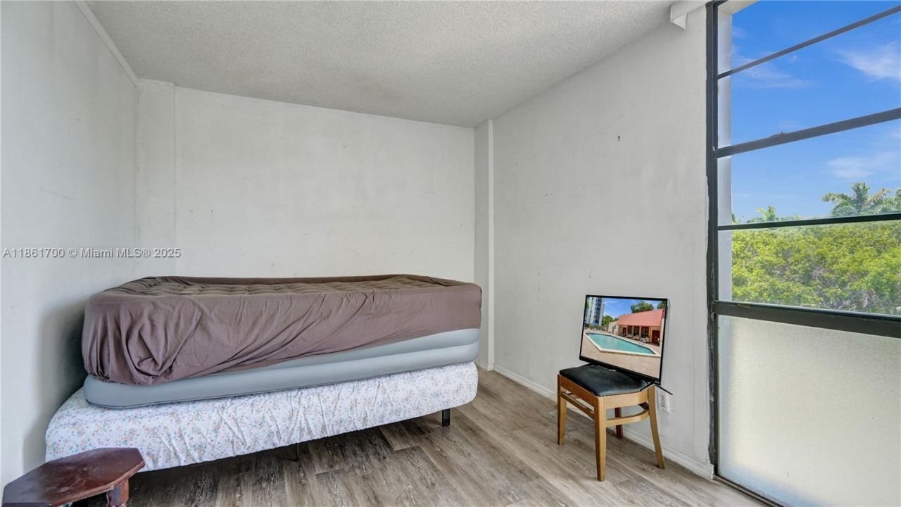 3101 N Country Club Dr, Unit 401, Aventura, FL 33180 Photo