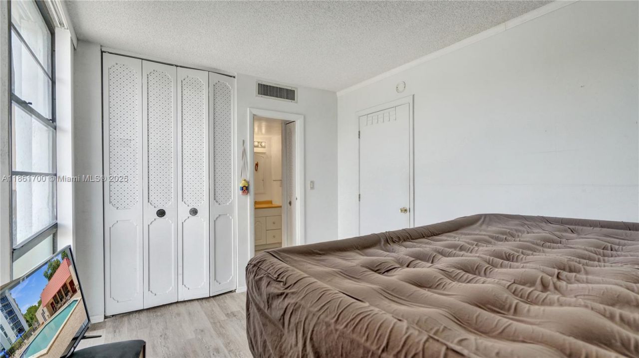 3101 N Country Club Dr, Unit 401, Aventura, FL 33180 Photo