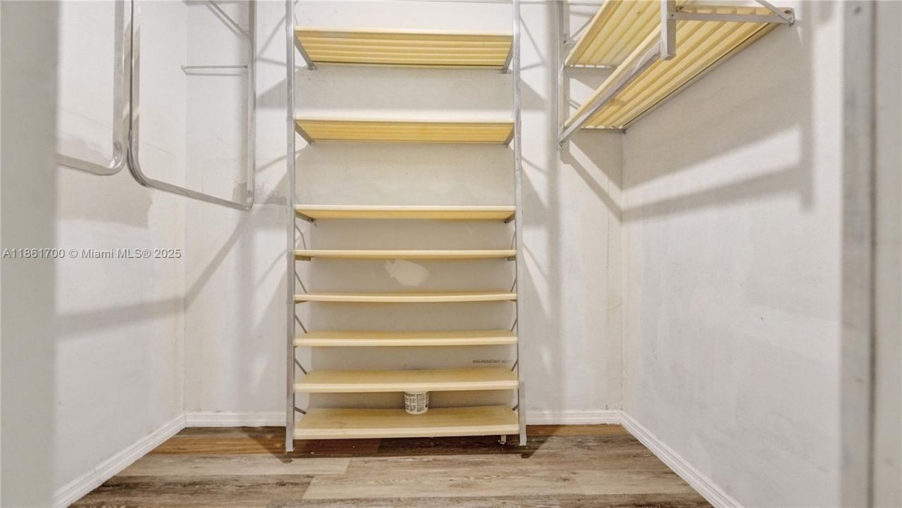 3101 N Country Club Dr, Unit 401, Aventura, FL 33180 Photo