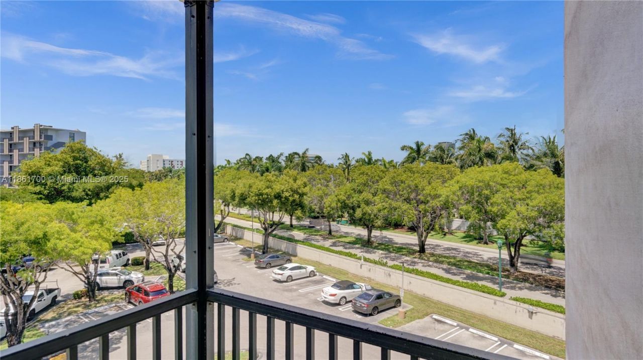 3101 N Country Club Dr, Unit 401, Aventura, FL 33180 Photo