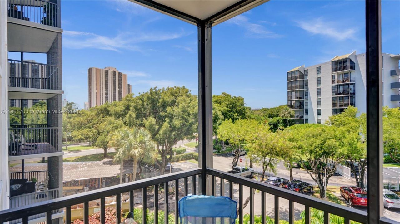 3101 N Country Club Dr, Unit 401, Aventura, FL 33180 Photo