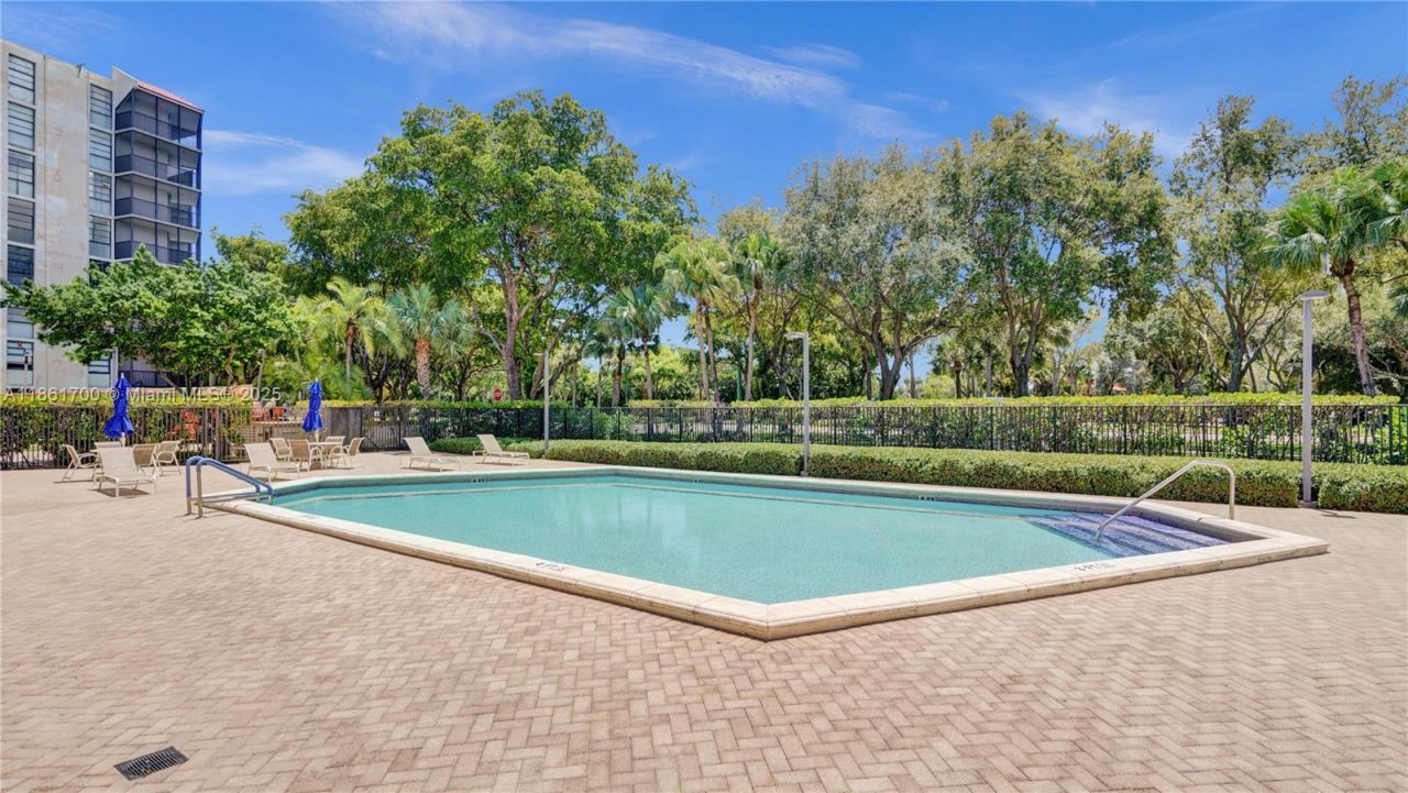 3101 N Country Club Dr, Unit 401, Aventura, FL 33180 Photo