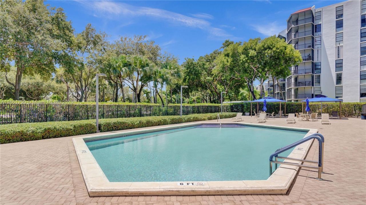 3101 N Country Club Dr, Unit 401, Aventura, FL 33180 Photo