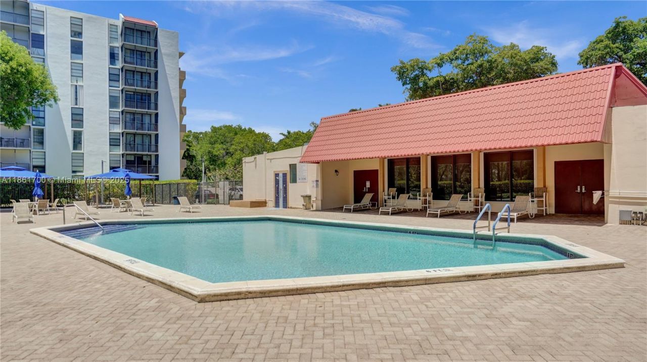 3101 N Country Club Dr, Unit 401, Aventura, FL 33180 Photo