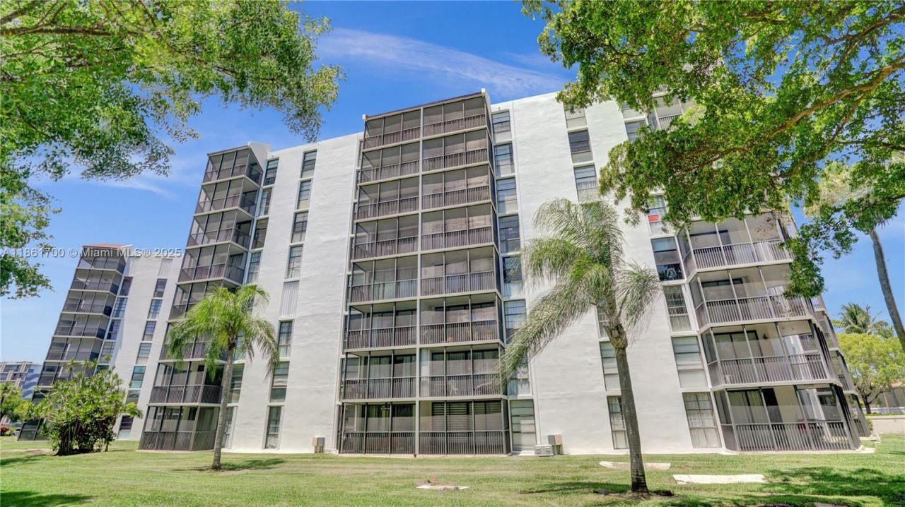 3101 N Country Club Dr, Unit 401, Aventura, FL 33180 Photo