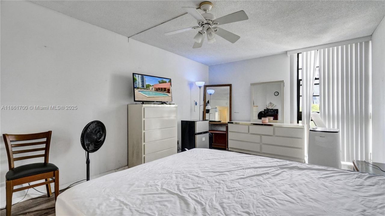 3101 N Country Club Dr, Unit 401, Aventura, FL 33180 Photo