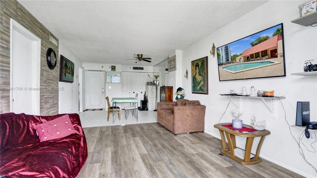 3101 N Country Club Dr, Unit 401, Aventura, FL 33180 Photo