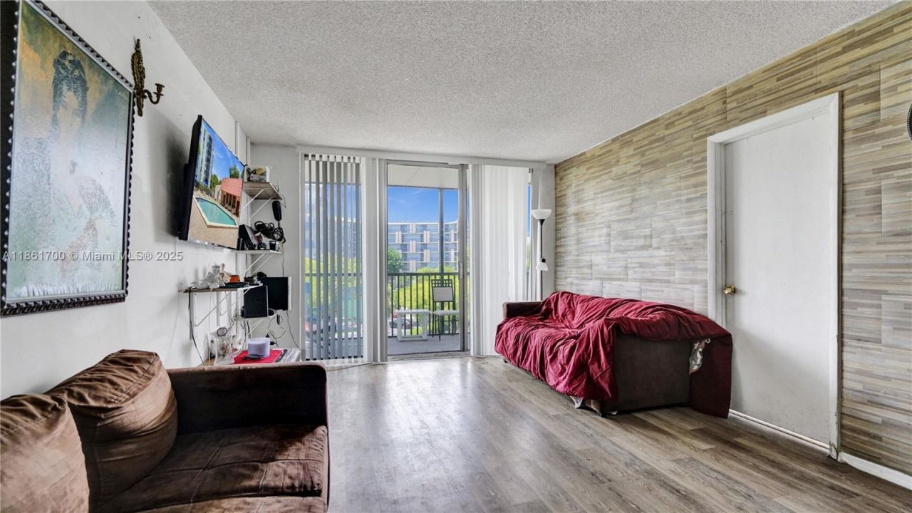 3101 N Country Club Dr, Unit 401, Aventura, FL 33180 Photo