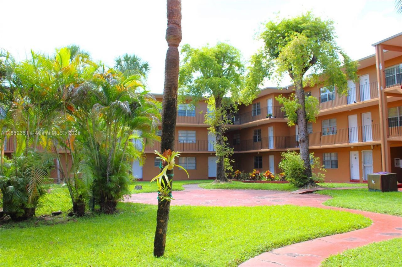 1280 W 54th St, Unit 308B, Hialeah, FL 33012 Photo