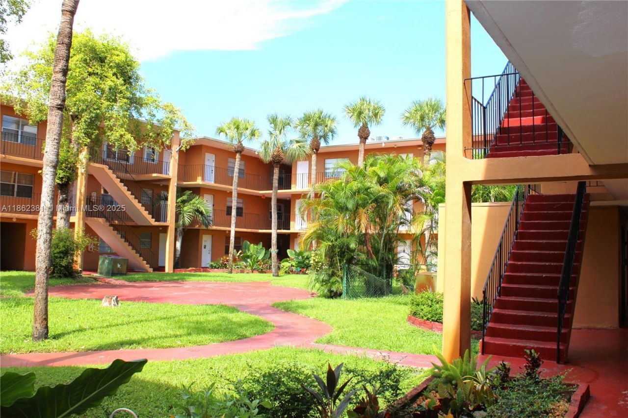 1280 W 54th St, Unit 308B, Hialeah, FL 33012 Photo